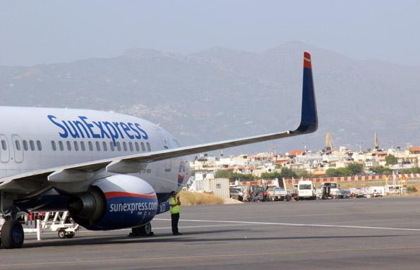 Ob dieses Flugzeug auf dem Flughafen von Heraklion auf Kreta eine fliegende Umweltschleudern ist oder nicht, lässt sich mit bloßem Auge nicht erkennen. 