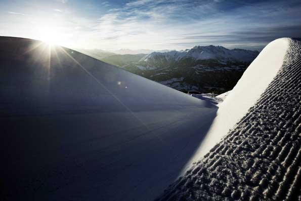 Am Nikolaustag öffnet im schweizerischen Laax ein neuer Superlativ: Die weltweit größte Halfpipe. 