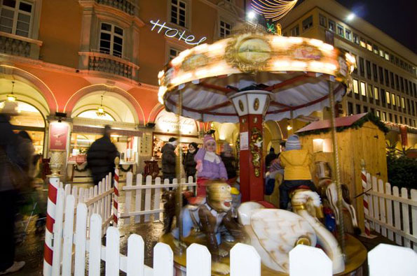 Italiens größter Weihnachtsmarkt eröffnet Ende November wieder in Bozen. 