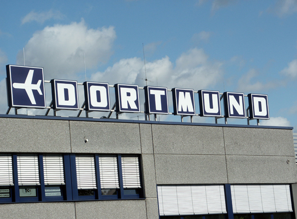 Der Flughafen Dortmund erhält von der Bezirksregierung in Münster die Genehmigung für verlängerte Start- und Landezeiten bis 23 Uhr satt wie bisher bis 22 Uhr. (Foto: Karsten-Thilo Raab)