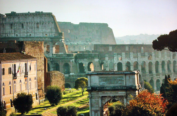 Blick auf das Kolosseum vom Forum Romanum aus. (Foto: Karsten-Thilo Raab)