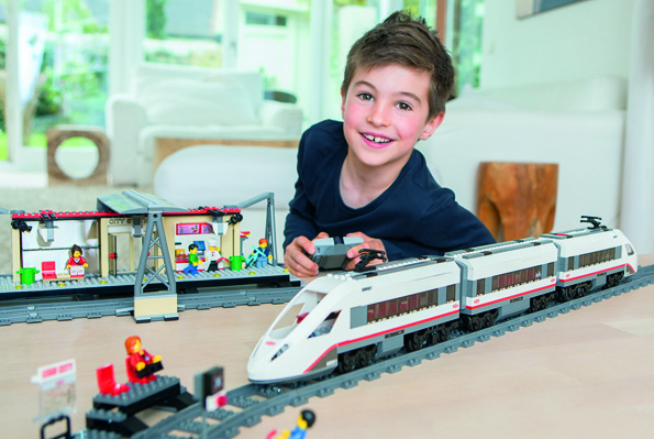 Mit dem LEGO-City Hochgeschwindigkeitszug lässt sich so manche Urlaubsreise im Kinderzimmer nachspielen. 