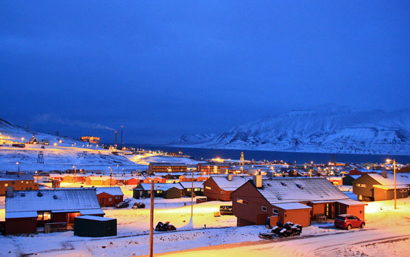 In Longyearbyen auf Spitzbergen wird die zweieinhalb minütige Sonnenfinsternis wohl am besten zu sehen sein. (Foto Marcela Cardenas)