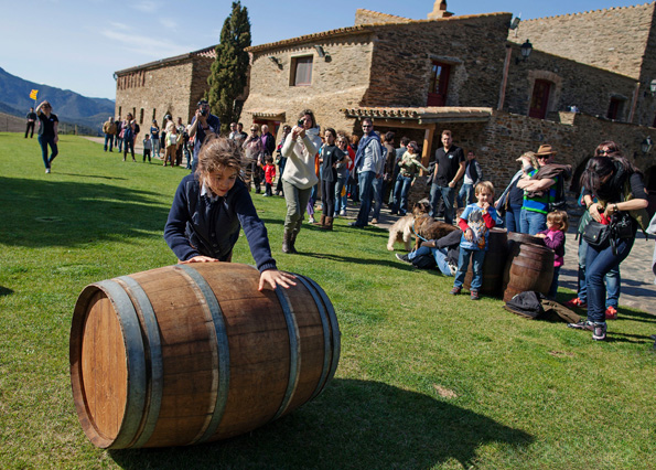 Auch für den Nachwuchs garantiert eine Fahrt entlang der  Weinroute Empordà jede Menge Spaß. 