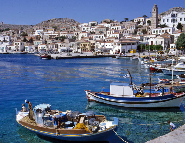 Die Atmosphäre in den Häfen der griechischen Inseln ist etwas ganz Besonderes. (Foto: djd)