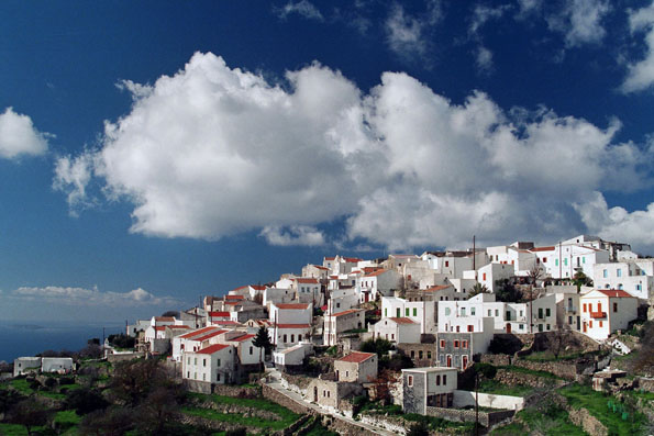 Die mit weißem Bimsstein getünchten Häuser sind typisch für den Dodekanes. (Foto: Artin Karakasian)