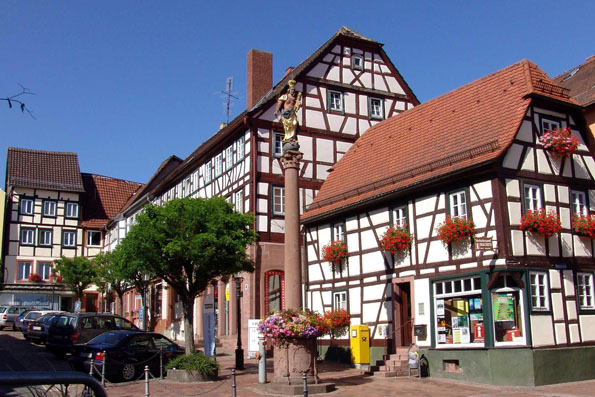 Die Stadt Buchen mit ihren prächtigen Fachwerkhäusern ist nur eine von vielen Sehenswürdigkeiten entlang des Drei-Länder-Radwegs.