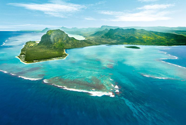 Traumhaftes Setting für die neuen RIU Hotels auf Mauritius: die Halbinsel Le Morne.
