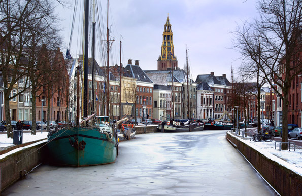 Die zugefrorenen Kanäle sorgen in Groningen für winterliche Atmosphäre. 