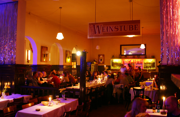 BNerlin zählt mehr als 13.000 Restaurants, Bars und Kneipen, zu denen auch Clärchens Ballhaus gehört. (Foto Karsten-Thilo Raab)
