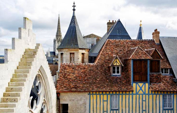 Das neue „Historial Jeanne d‘Arc“ eröffnet am 21. März 2015 in Rouen. Jeanne d’Arc ging als tapfere Befreierin Frankreichs und Märtyrerin in die Geschichte ein.
