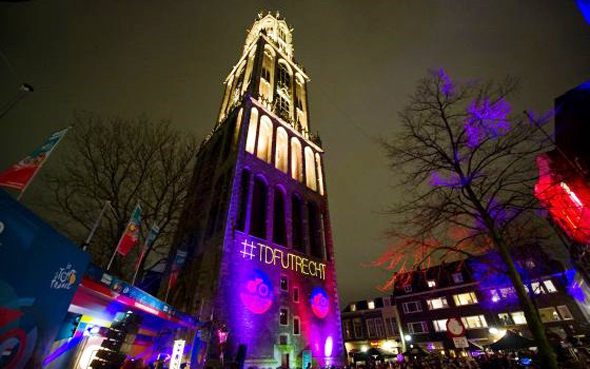 Das niederländische Utrecht - hier mit dem prachtvoll illuminierten Domturm - ist Startpunkt der Tour de France 2015. (Foto Visit Utrecht)