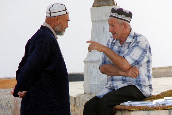 Die meisten usbekischen Männer tragen eine Kopfbedeckung. (Foto Karsten-Thilo Raab)