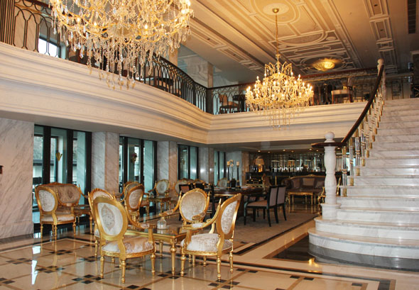 Zeitlos und stilvoll: die Ausstattung des Rixos Pera Hotels in Istanbul. (Foto Karsten-Thilo Raab)