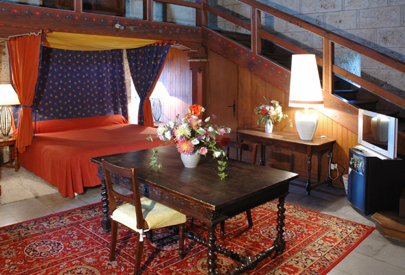 Stilvolle Übernachtungsmöglichkeiten bieten sich im Château de Coudrée.