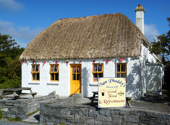 Nicht nur die wenigen Pubs auf den Aran Islands versprühen den Charme des alten Irlands. (Foto Karsten-Thilo Raab)