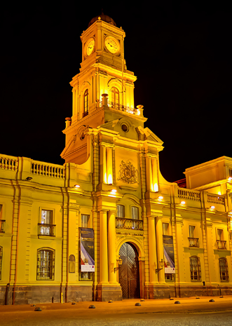 Nachts prächtig illuminiert: das Museo Histórico Nacional. (Foto Alonso Jiménez Quesada)