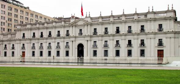 Geschichtsträchtig und zentral gelegen: der Präsidentenpalast in Santiago de Chile. (Foto Karsten-Thilo Raab)