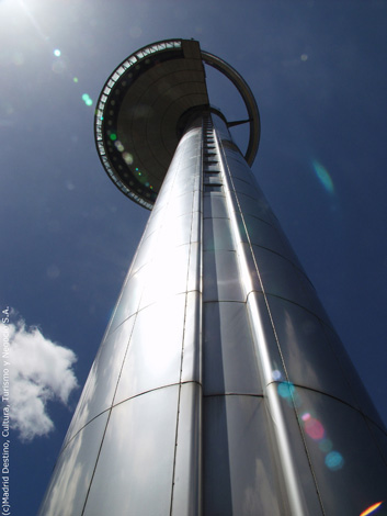 Wurde 1992 errichtet: der El Faro de Moncloa. (Fotos Spanisches Fremdenverkehrsamt)