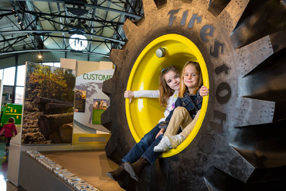 Im John Deere Pavillion in Moline können große und kleine Fans in die Welt der Landmaschinen abtauchen. 
