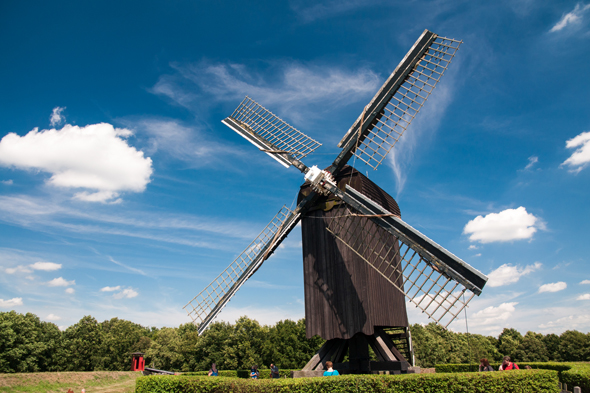 Natürlich fehlen in der Provint Groningen auch die typischen Windmühlen - wie hier bei Bourtange - nicht. 