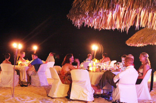 Ein romantisches Dinner am Strand ist auf Aruba eine Selbstverständlichkeit. (Foto Karsten-Thilo Raab)