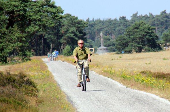 Rund 40 Kilometer ausgebaute Wege stehen Radfahrern im De Hoge Veluwe Nationalpark zur Verfügung. (Foto Karsten-Thilo Raab)