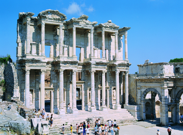 Als Weltwunder galt die Celsus-Bibliothek schon lange, nun gehört ganz Ephesos zum Weltkulturerbe der UNESCO. (Foto Ministerium für Kultur und Tourismus der Republik der Türkei)