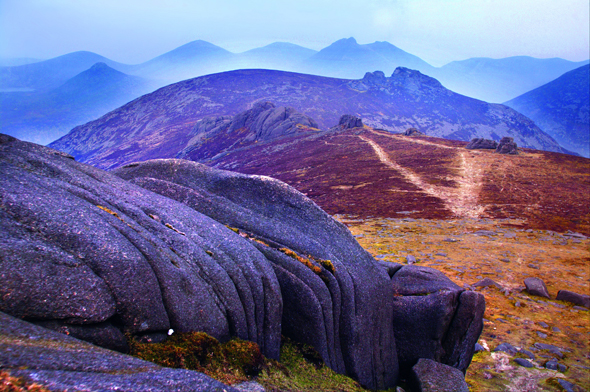 Traumhaft schön und herrlich zu erwandern sind die Mourne Mountains in Nordirland. 