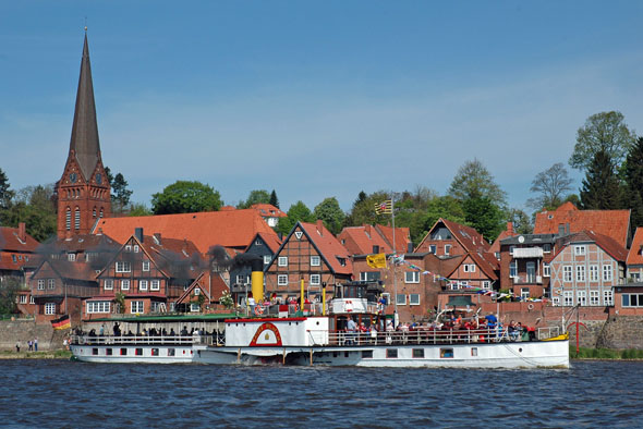 Lauenburg lebt seit jeher mit und von der Elbe. Einblicke in die Historie ermöglichen ein Besuch im Elbschifffahrtsmuseum und eine Fahrt mit dem historischen Raddampfer "Kaiser Wilhelm". (Foto A.Westphalen)