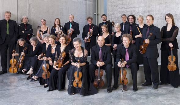 Spielt in Füssen auf: das Freiburger Barock Orchester. (Foto Marco Borggreve)