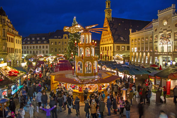 Ausgezeichnet: Der Zwickauer Weihnachtsmarkt gilt als einer der schönsten Märkte in Deutschland. (Foto: djd)