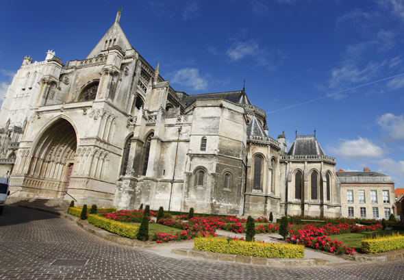 Prächtiger Blickfang: die Kathedrale Saint-Omer mit Vorplatz. (Foto Anne-Sophie Flament)
