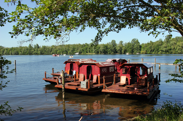Auf den Havelseen in und um Potsdam lässt sich auf einem Floß das Tom-Sawyer-Feeling nachempfinden. (Fotos Karsten-Thilo Raab)