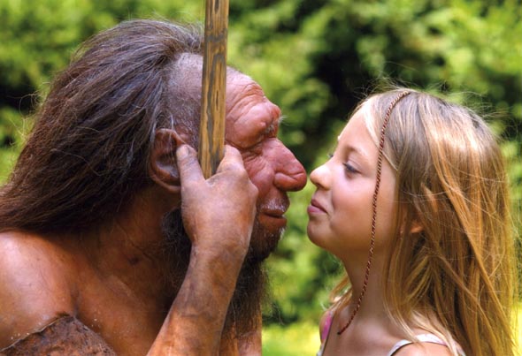 Im Neanderthal Museum in Mettmann begrüßt ein "fast echter" Neanderthaler ein kleines Mädchen. (Foto H. Neumann)