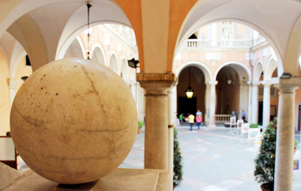 Zentral gelegenes Schmuckkästchen: der Palazzo Tursi in Genua. (Foto Karsten-Thilo Raab)