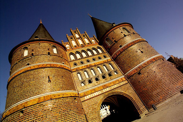 Neben dem Holstentor als weltberühmtes Wahrzeichen gibt esw in und um Lübeck einiges zu entdecken. (Foto Lübecker Museen)