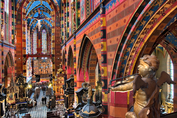Mit einem Millionenaufwand wird der beeindruckende Veit Stoß Altar der Marienkirche zu Krakau renvoiert. (Foto K. Kobus)