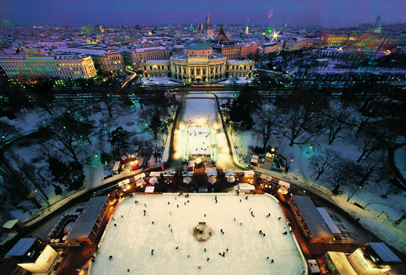Auf 8.000 Quadratmetern bietet der Wiener Eistraum winterliches Vergnügen in Österreichs Hauptstadt an. (Foto Lois Lammerhuber)
