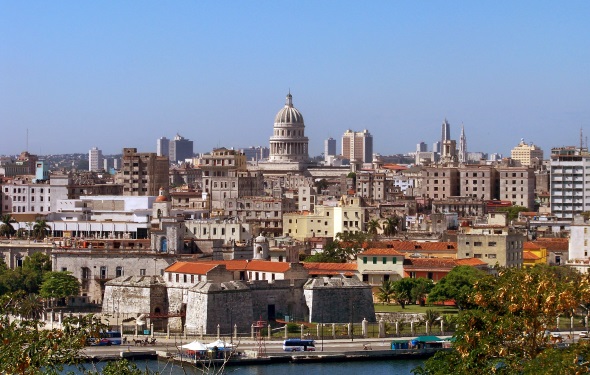 Pulsierende Kapitale: Kubas Hauptstadt Havanna. (Foto Martin Kummer/Pixelio)