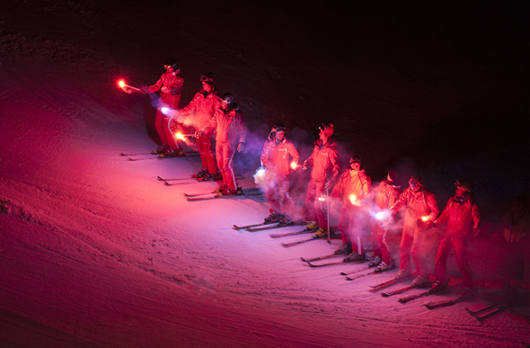 „Fire on Ice“-Show, Nachtskilaufen und Rodeln: Jeden Dienstag erleben Familien in See eine actionreiche Nacht mitten im Skigebiet. (Foto: TVB Paznaun-Ischgl)