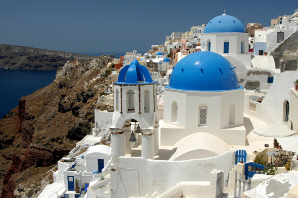 Griechenland erhöht die Mehrwertsteuer auf sechs Inseln: Auf Santorin, Mykonos, Rhodos, Naxos, Paros und Skiathos sind ab 1. Oktober 2015 bis zu 23 Prozent fällig. Bislang galten dort Vergünstigungen.