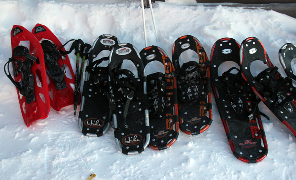 Nach dem Frühstück werden die Schneeschuhe gegen Skier getauscht. (Foto Karsten-Thilo Raab)