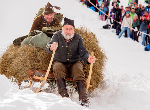 Großer Spaß für Jung und Alt ist das traditionelle Schalenggenrennen in Pfronten im Allgäu. (Fotos Pfronten Tourismus)