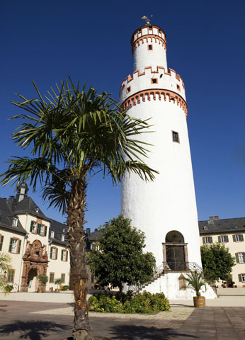 Bad Homburg vor der Höhe: Schloss mit Weißem Turm. (Foto: djd)