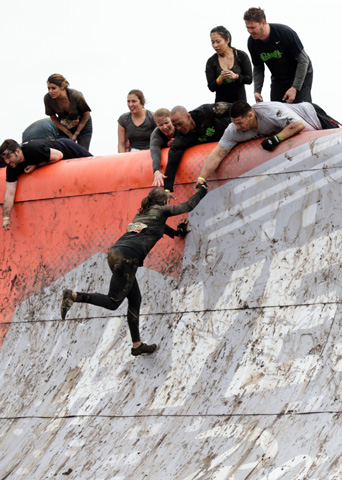 Nichts für Weicheier: das legendäre Tough Mudder Rennen. 