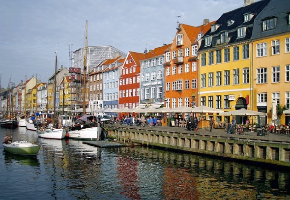 Auch die Hauptstadt Kopenhagen lässt sich perfekt mit dem Rad erkunden und ist an zahlreiche Radwege angebunden. 