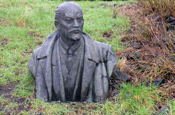 Prominentester Kopf in der Kommunistenkurve im Seepark Lünen: Wladimir Iljitsch Lenin. (Foto Karsten-Thilo Raab)