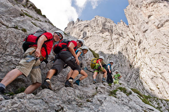Wer bei der Bergsportwoche dabei sein möchte, sollte trittsicher und schwindelfrei sein. (Foto Roland Schonner)