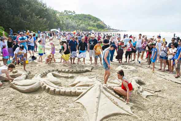 Auch ein Sandburgen- und Skulpturenwettbewerb gehört zum Karnevalswochenende in Queensland. 